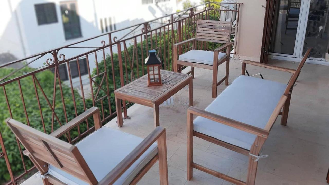 Tasias Apartments Ликсури Экстерьер фото